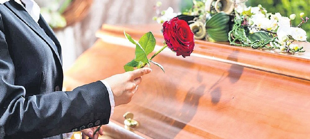 10 THINGS NOT TO DO AT A FUNERAL